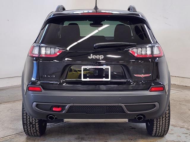 Photo of 2021 Diamond Black Crystal Pearlcoat Jeep Cherokee