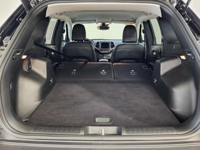 Photo of 2021 Diamond Black Crystal Pearlcoat Jeep Cherokee