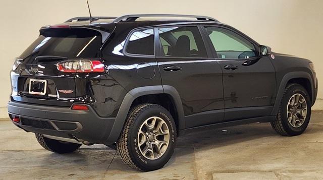 Photo of 2021 Diamond Black Crystal Pearlcoat Jeep Cherokee