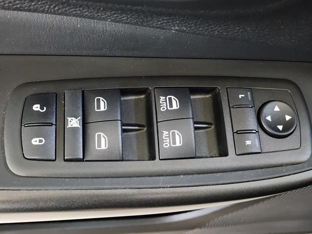 Photo of 2021 Diamond Black Crystal Pearlcoat Jeep Cherokee