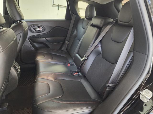 Photo of 2021 Diamond Black Crystal Pearlcoat Jeep Cherokee