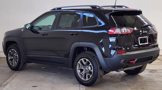 Photo of 2021 Diamond Black Crystal Pearlcoat Jeep Cherokee