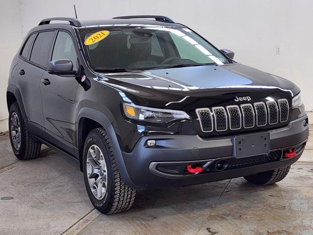 Photo of 2021 Diamond Black Crystal Pearlcoat Jeep Cherokee