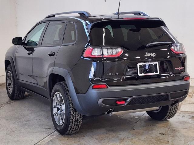 Photo of 2021 Diamond Black Crystal Pearlcoat Jeep Cherokee