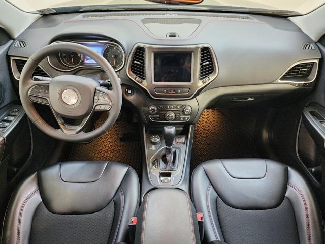 Photo of 2021 Diamond Black Crystal Pearlcoat Jeep Cherokee