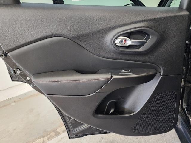 Photo of 2021 Diamond Black Crystal Pearlcoat Jeep Cherokee