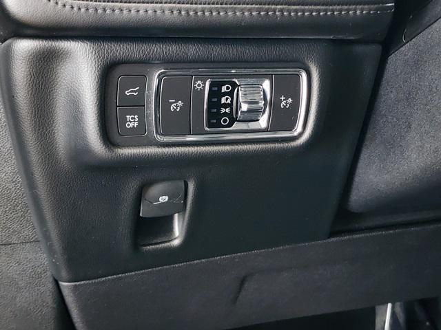 Photo of 2022 Infinite Black Metallic Clearcoat Lincoln Nautilus
