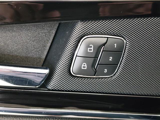 Photo of 2022 Infinite Black Metallic Clearcoat Lincoln Nautilus