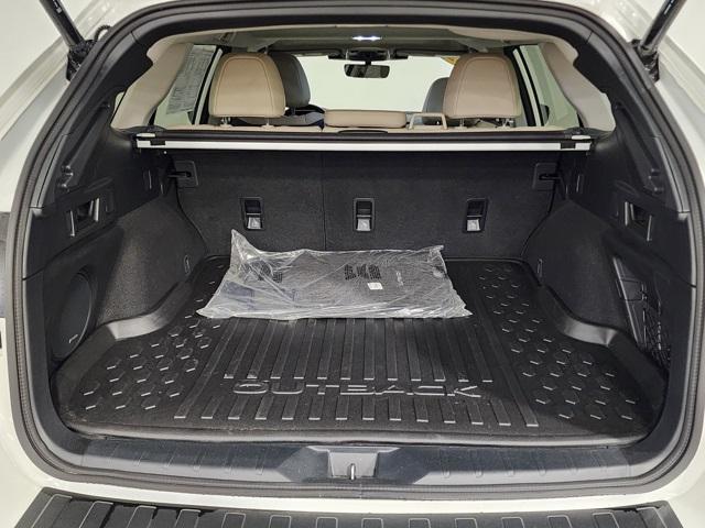 Photo of 2024 Crystal White Pearl Subaru Outback