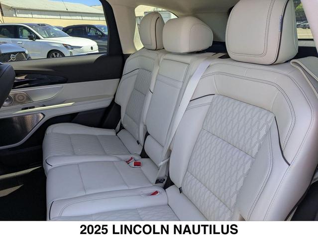 Photo of 2025 Lustrous Gray Metallic Lincoln Nautilus