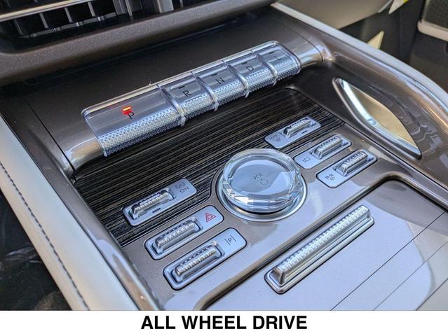 Photo of 2025 Lustrous Gray Metallic Lincoln Nautilus