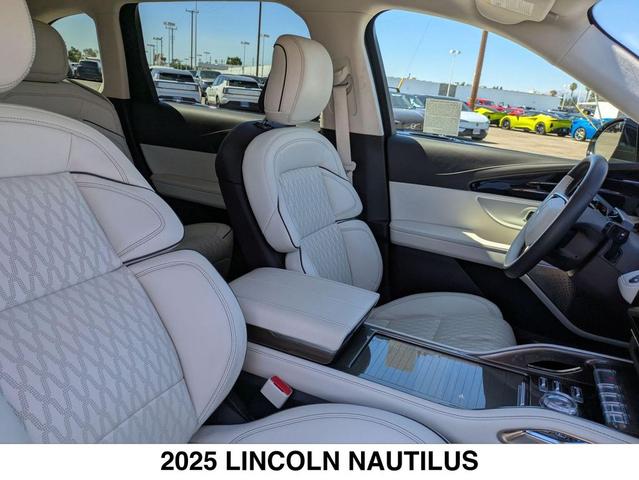 Photo of 2025 Lustrous Gray Metallic Lincoln Nautilus