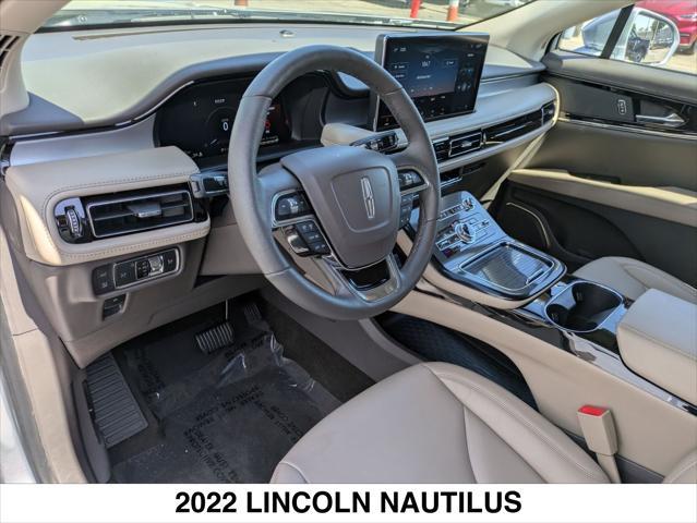 Photo of 2022 SILVER RADIANCE METALLIC Lincoln Nautilus