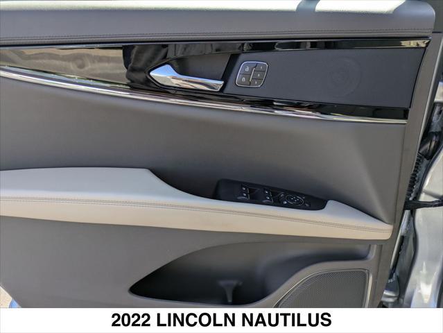 Photo of 2022 SILVER RADIANCE METALLIC Lincoln Nautilus