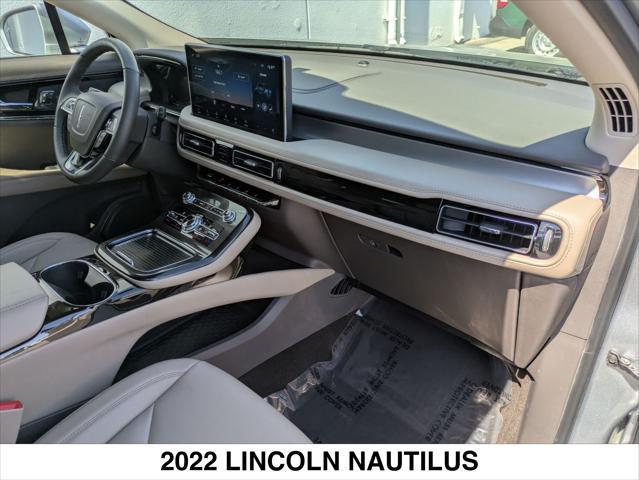 Photo of 2022 SILVER RADIANCE METALLIC Lincoln Nautilus