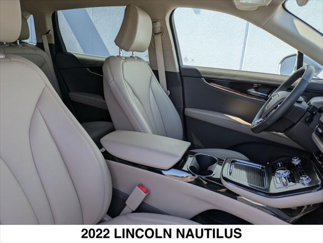 Photo of 2022 SILVER RADIANCE METALLIC Lincoln Nautilus