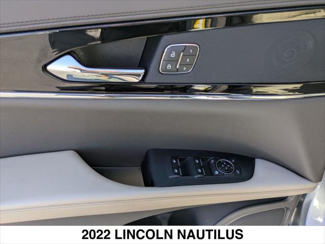 Photo of 2022 SILVER RADIANCE METALLIC Lincoln Nautilus