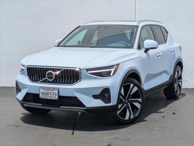 2025 Volvo XC40