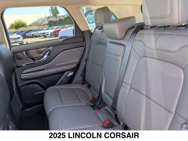 Photo of 2025 CRYSTAL WHITE METALLIC Lincoln Corsair