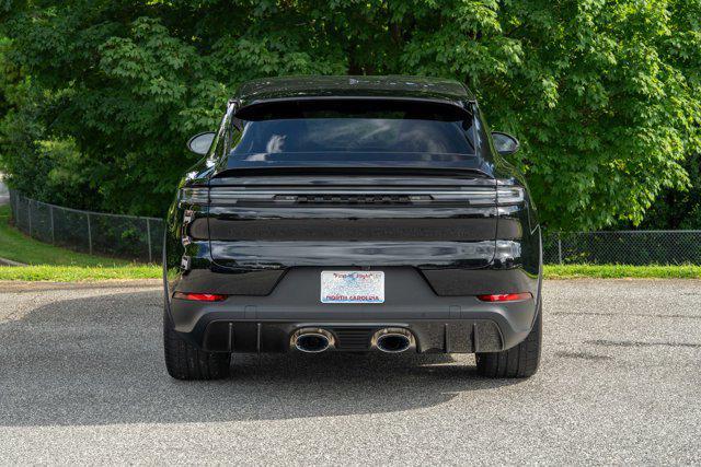 Photo of 2024 CHROMITE BLACK Porsche Cayenne