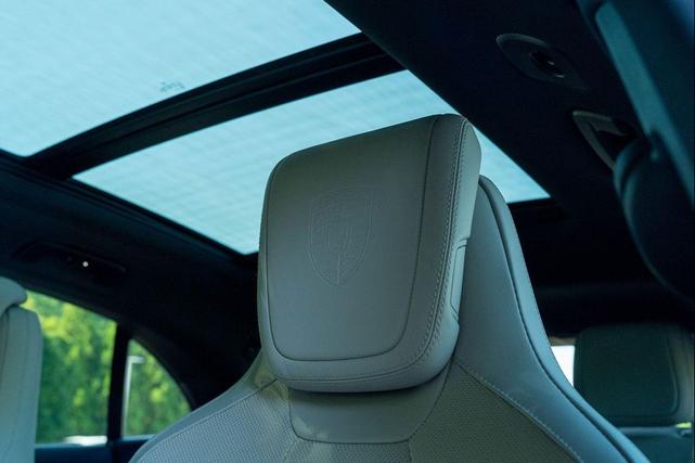 Photo of 2025 Blue Porsche Macan