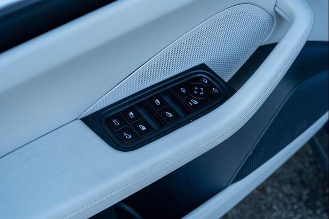 Photo of 2025 Blue Porsche Macan