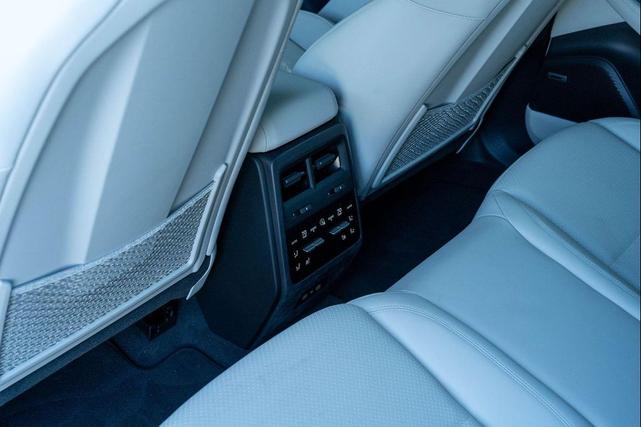 Photo of 2025 Blue Porsche Macan