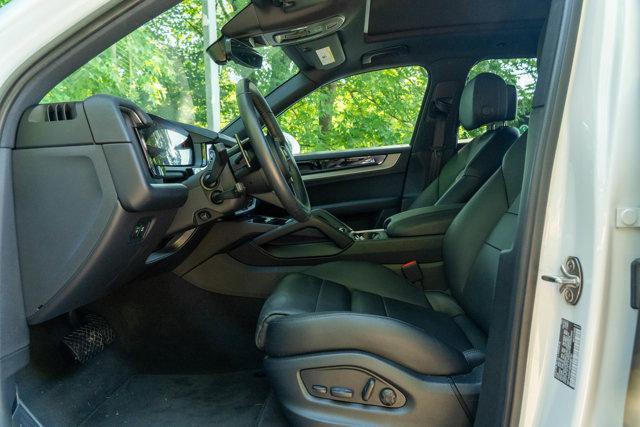 Photo of 2024 White Porsche Cayenne