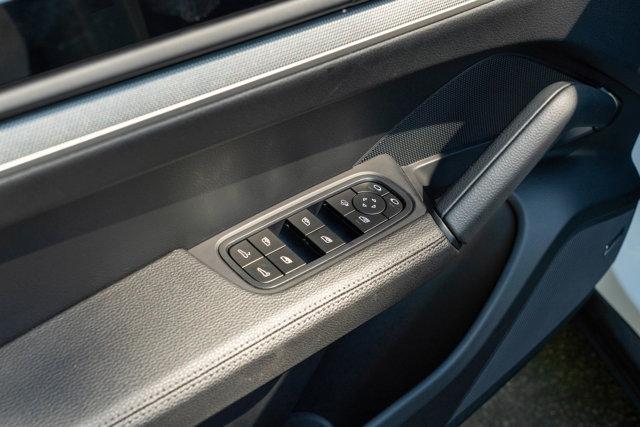 Photo of 2024 White Porsche Cayenne