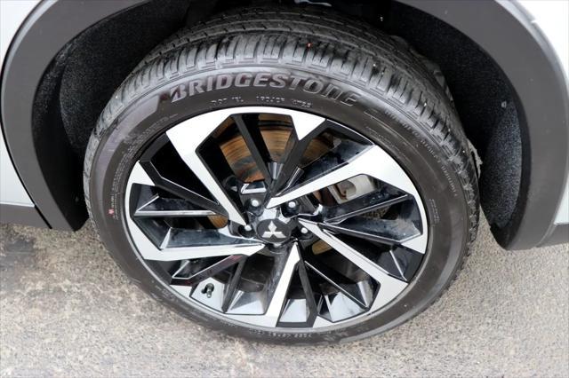 Photo of 2024 Alloy Silver Metallic Mitsubishi Outlander