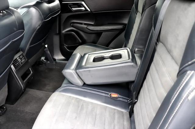 Photo of 2024 Alloy Silver Metallic Mitsubishi Outlander