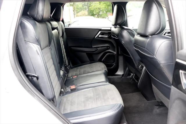 Photo of 2024 Alloy Silver Metallic Mitsubishi Outlander