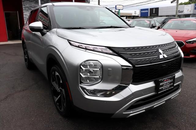 Photo of 2024 Alloy Silver Metallic Mitsubishi Outlander