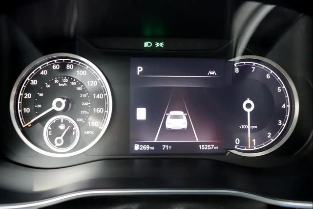 Photo of 2024 Gray Genesis G70