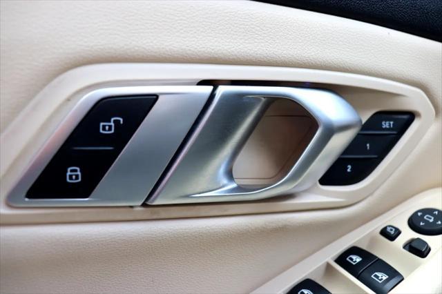 Photo of 2022 Black BMW 330