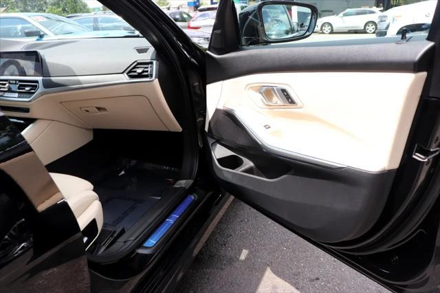 Photo of 2022 Black BMW 330