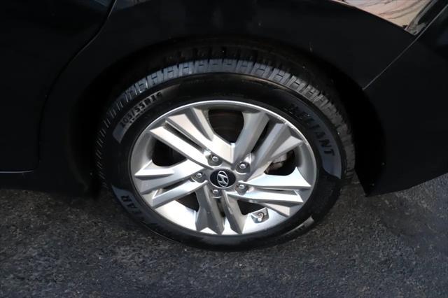 Photo of 2019 Phantom Black Hyundai ELANTRA