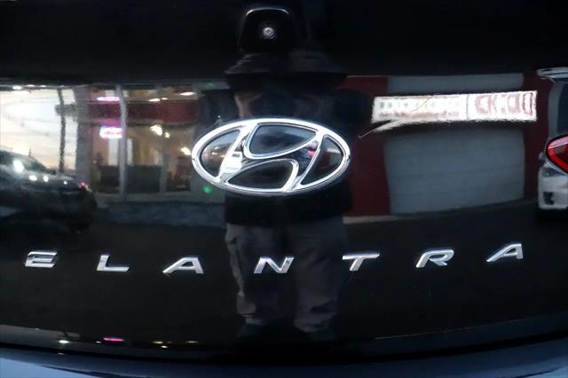 Photo of 2019 Phantom Black Hyundai ELANTRA