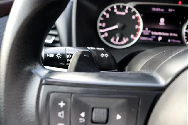 Photo of 2023 Glacier White Nissan Rogue