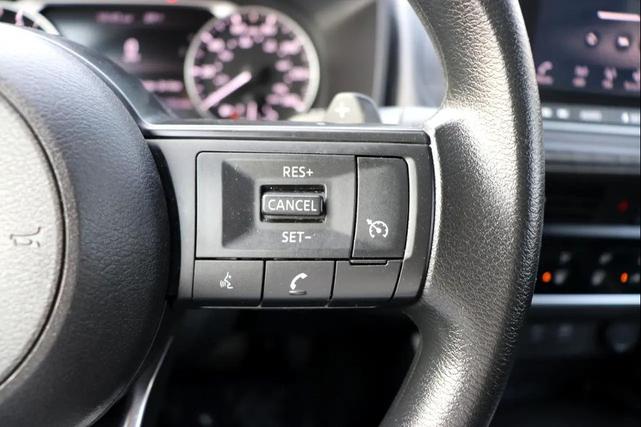 Photo of 2023 Glacier White Nissan Rogue