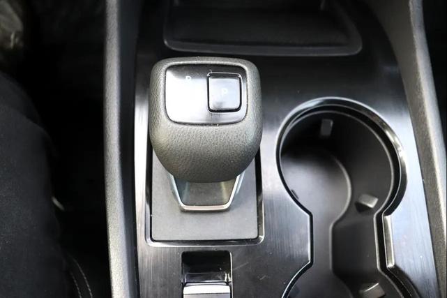 Photo of 2023 Glacier White Nissan Rogue