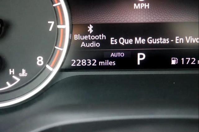 Photo of 2023 Glacier White Nissan Rogue