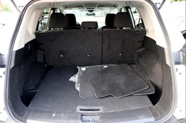 Photo of 2023 Glacier White Nissan Rogue