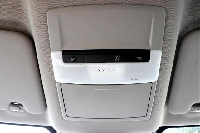 Photo of 2023 Glacier White Nissan Rogue