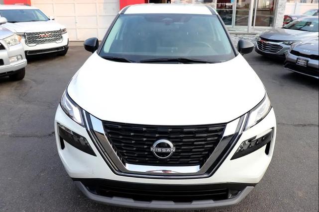 Photo of 2023 Glacier White Nissan Rogue