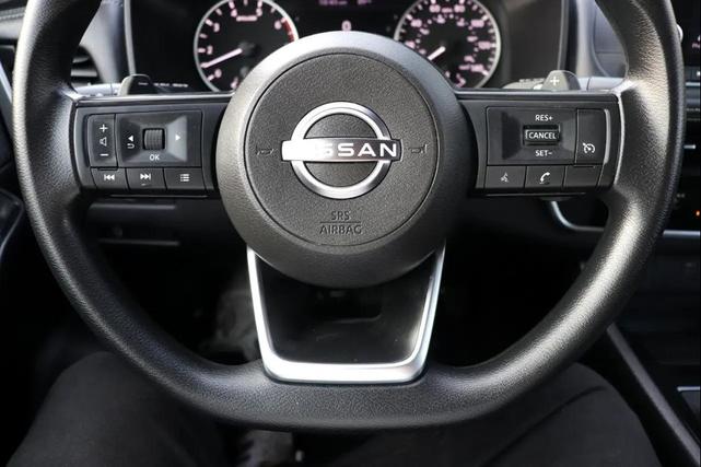 Photo of 2023 Glacier White Nissan Rogue