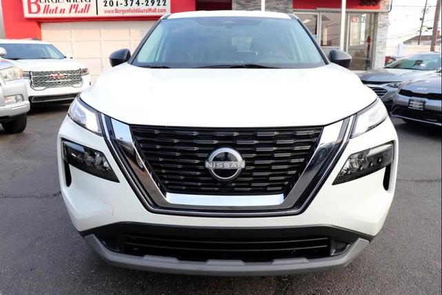Photo of 2023 Glacier White Nissan Rogue