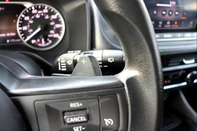 Photo of 2023 Glacier White Nissan Rogue