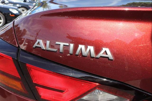 Photo of 2023 Burgundy Nissan Altima