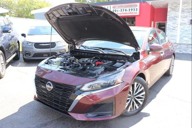 Photo of 2023 Burgundy Nissan Altima